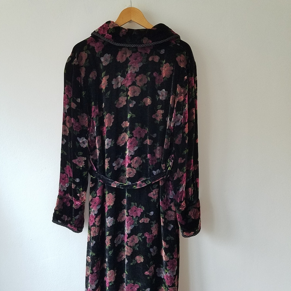 Vintage 1970's Georgette Trabolsi Floral Velvet Shawl Collar Robe - Picture 5 of 16
